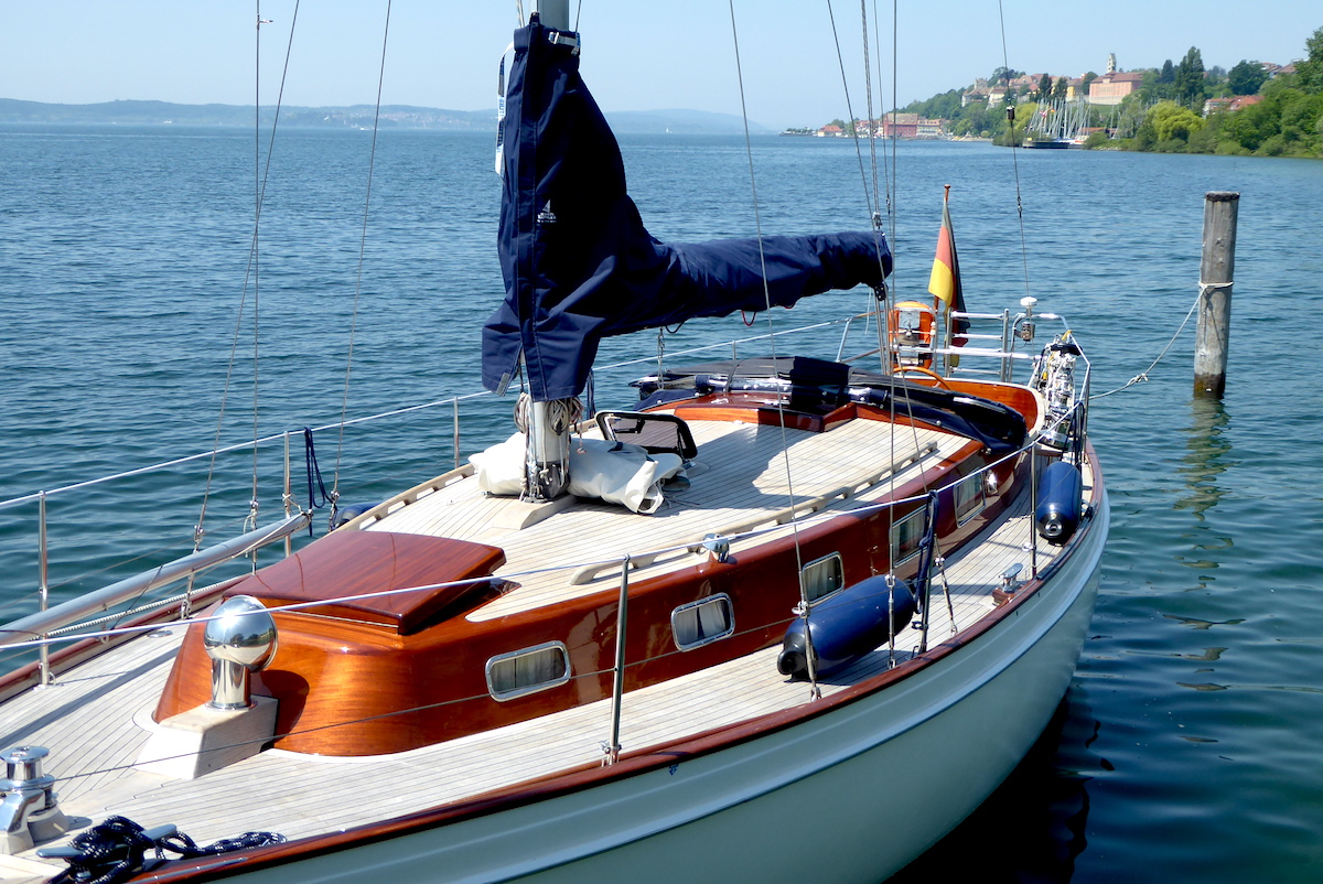 hutting yacht for sale