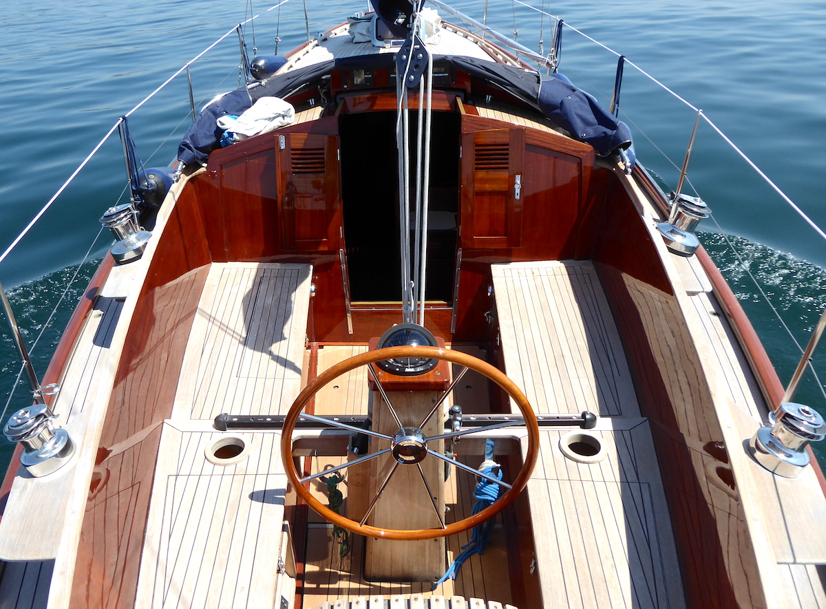 hutting yacht for sale