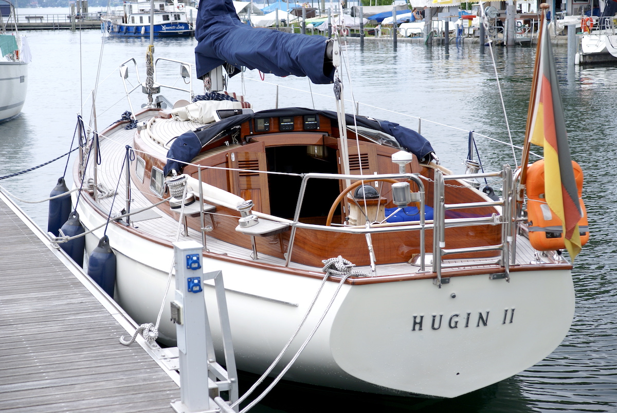 hutting yacht for sale